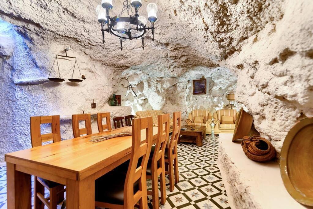 Cueva Con Jacuzzi A 20 Minutos De Valencia Villa Benaguacil Eksteriør billede