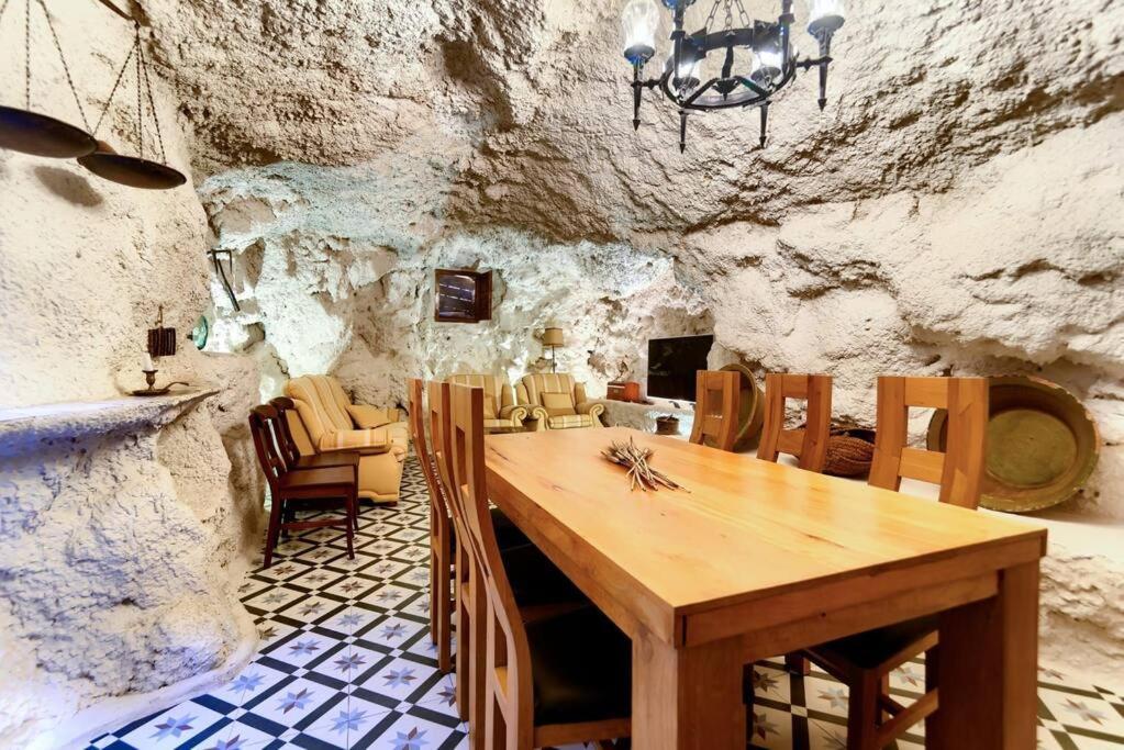 Cueva Con Jacuzzi A 20 Minutos De Valencia Villa Benaguacil Eksteriør billede