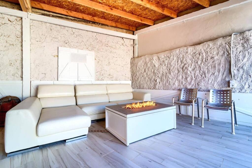 Cueva Con Jacuzzi A 20 Minutos De Valencia Villa Benaguacil Eksteriør billede